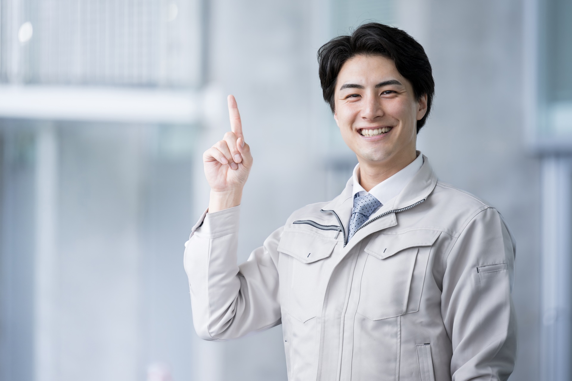 鍵屋スタッフが丁寧に作業している様子