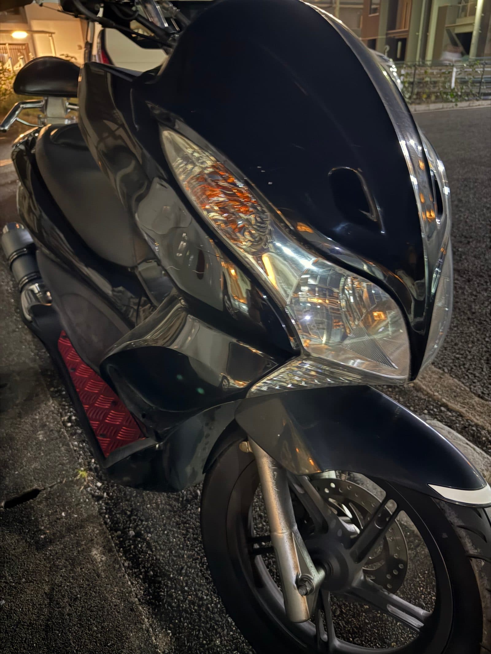 作業したホンダ PCXの車体