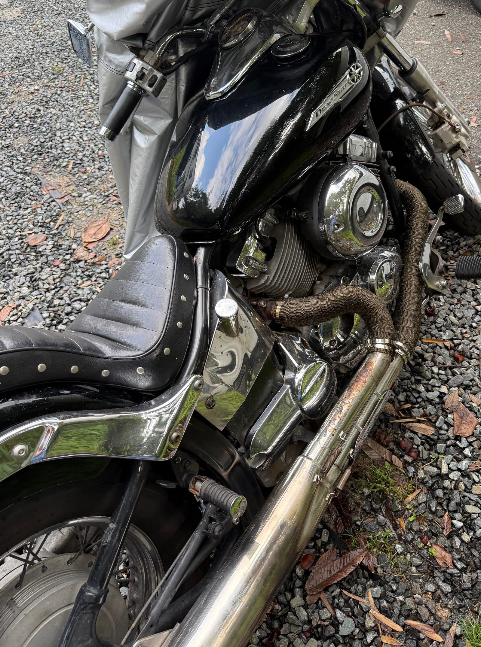 作業対象となったヤマハ ドラッグスター400の車体