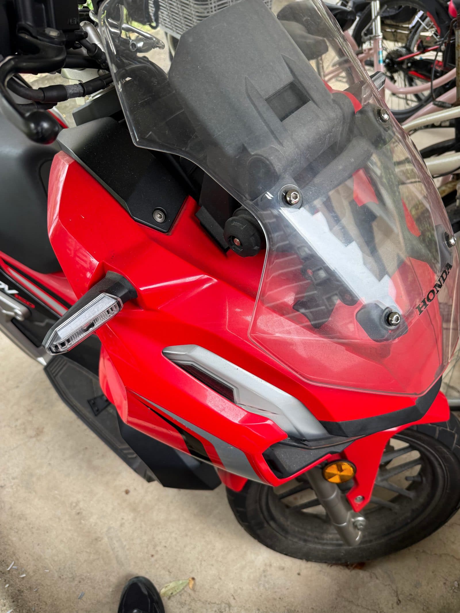 作業したホンダADV150の車体